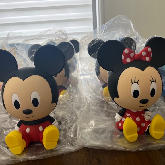 Piggy Banks- Hello Kitty, Stitch, Angel, Minnie, Mickey, Winnie the Pooh, Yoda - Picture 4 of 8